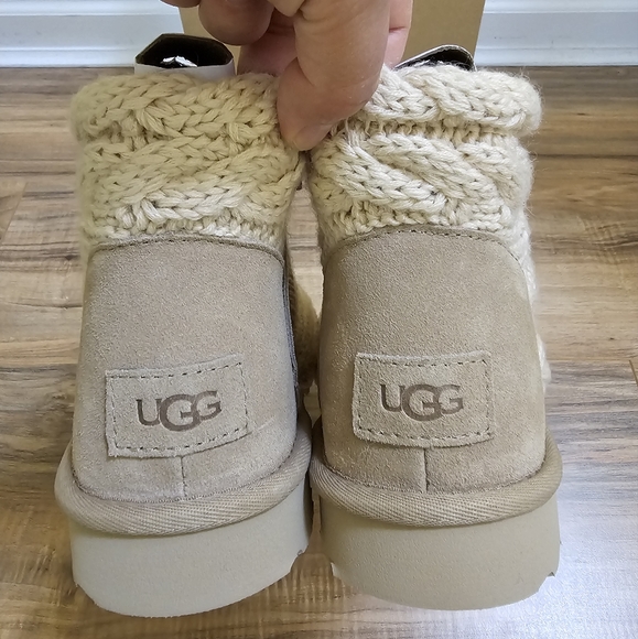 UGG Classic Mini Chunky Knit, natural, size US 9 - Picture 11 of 13